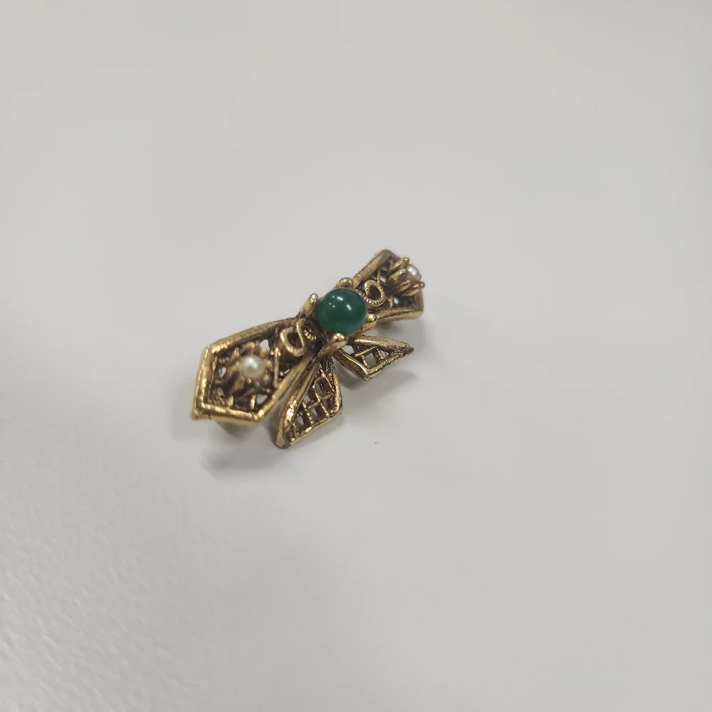 Vintage Gold Filigree Bow Brooch Pin Green Cabochon Pearl Accents Victorian MCM
